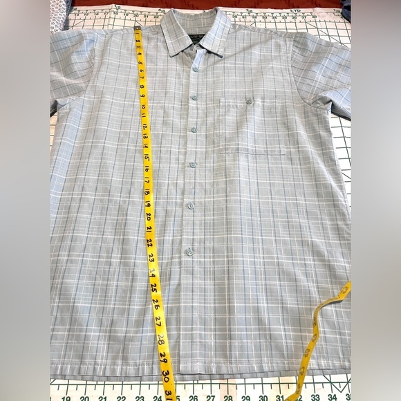 DAVID TAYLOR Light blue and white plaid short sleeve shirt size M. - Picture 12 of 12